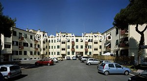 Quartiere di Stella Polare - Ostia Edificio in Linea su piazza Alessio | Andrea Jemolo