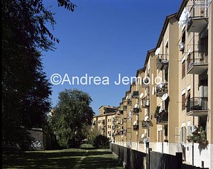 Quartiere Villa Gordiani Edificio in linea lungo via Venezia Giulia | Andrea Jemolo