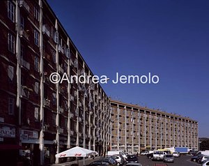 Quartiere INA casa Tuscolano II Edificio in linea in Piazza Spartaco | Andrea Jemolo