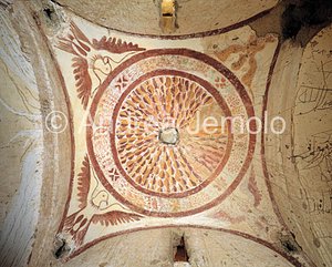 Edificio Volta con simboli cristiani - croci e colombe | Andrea Jemolo