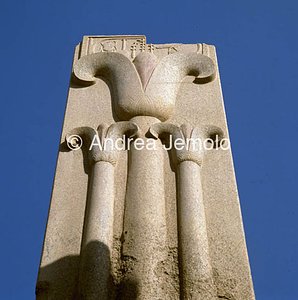 Tempio di Amon Pilastro decorato con loto | Andrea Jemolo