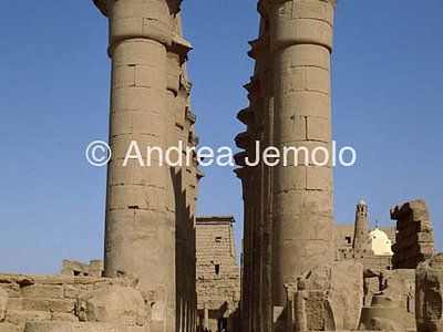 Temple Colonnade | Andrea Jemolo