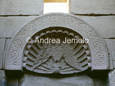 Chiesa copta Nicchia in calcare con aquila | Andrea Jemolo