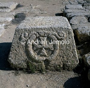 Basilica Capitello con croce | Andrea Jemolo