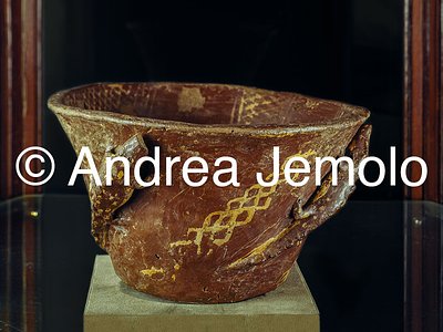 Egyptian museum Cup with crocodile and geometric sketches | Andrea Jemolo