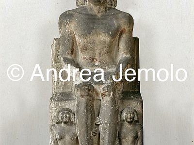 Egyptian museum Man sitting with two kneeling women | Andrea Jemolo