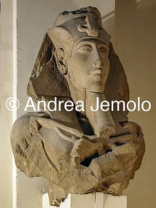 Museo Egizio Busto di Akhenhaton-Amenhotep IV - Amenophis IV, Arenaria, Karnak | Andrea Jemolo