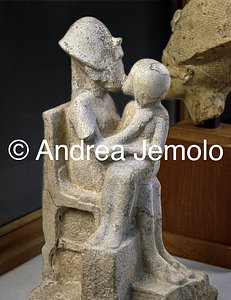 Museo Egizio Akhenhaton bacia sua figlia, Tell el-Amarna | Andrea Jemolo