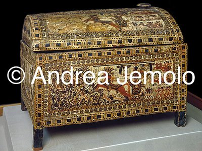 Egyptian museum Painted casket with Tutankhamen and scenes of battle | Andrea Jemolo