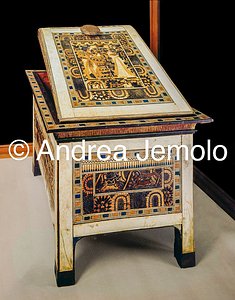 Museo Egizio Mobiletto istoriato di Tutankhamon | Andrea Jemolo
