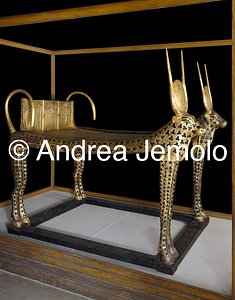 Museo Egizio Letto con forma di mucca primordiale, Tebe | Andrea Jemolo