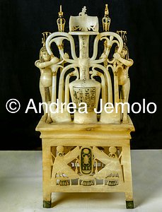 Museo Egizio Vaso per profumo con manici a loto e papiro, Tebe | Andrea Jemolo