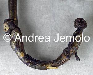 Museo Egizio Bastone da passeggio di Tutankhamon con due prigionieri | Andrea Jemolo