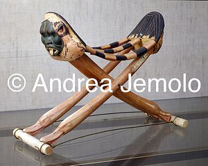 Museo Egizio Poggiatesta di Tutankhamon col dio Bes | Andrea Jemolo