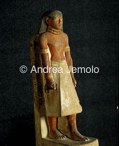 Museum of Ancient Egyptian art Statua di un decorato con l' Oro d'Onore, | Andrea Jemolo