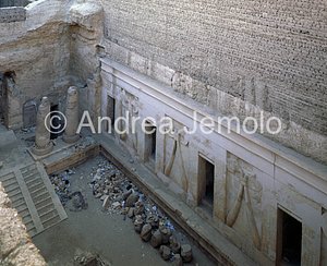 Tomba di Montouemhat Cortile della tomba | Andrea Jemolo