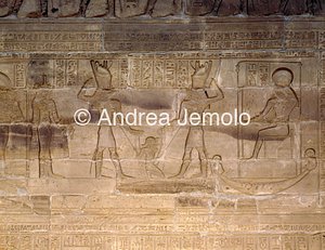 Tempio di Horus Muro di cinta occidentale - rilievi col Mito di Horus | Andrea Jemolo