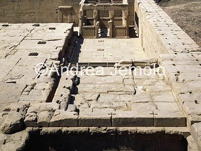 Temple of Hathor Terrace with chapel of Osiris | Andrea Jemolo