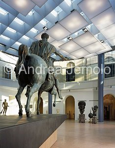 Capitoline Museums - Hall in Giardino Romano Hall with the equestrian statue of Marcus Aurelius | Andrea Jemolo