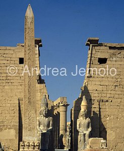 Temple First pylon - obelisk and colossal statue | Andrea Jemolo