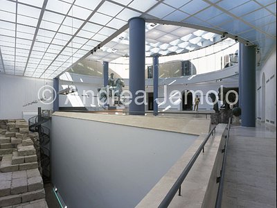 Musei Capitolini - Sala d'esposizione nel Giardino Romano Rampa che collega i due livelli della Sala | Andrea Jemolo