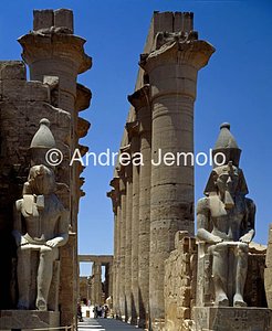 Temple Monumental colossuses | Andrea Jemolo