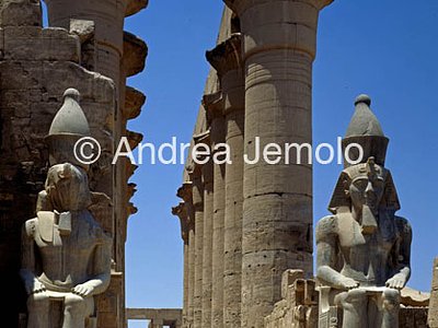 Temple Monumental colossuses | Andrea Jemolo