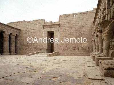 Tempio di Ramses III Primo cortile | Andrea Jemolo