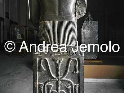 Egyptian museum Statue of Khafre without arm, Basalt, Giza | Andrea Jemolo