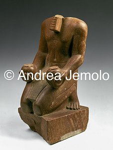 Museo Egizio Re inginocchiato, Arenaria, Cachette di Karnak | Andrea Jemolo