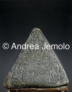 Egyptian museum Piramidion di Huy, Granito, unknown Site | Andrea Jemolo