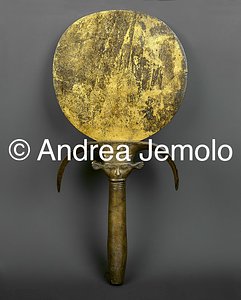 Egyptian museum Mirror with handle hatoric, Bronze, Gurna | Andrea Jemolo