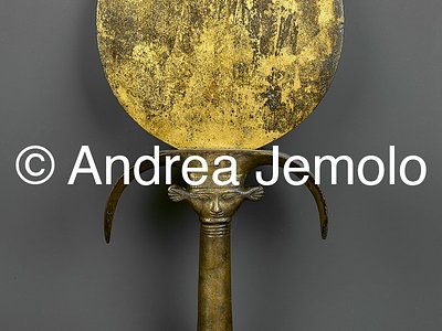 Egyptian museum Mirror with handle hatoric, Bronze, Gurna | Andrea Jemolo