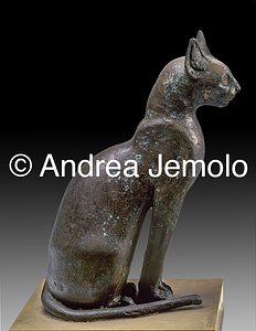 Egyptian museum Godness Bastet, seatedt cat, Bronze, Saqqara | Andrea Jemolo