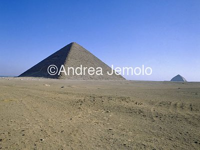 Red pyramid  | Andrea Jemolo