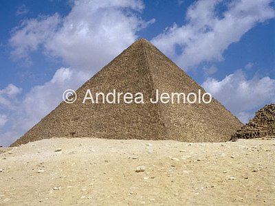 Pyramid of Menkaure  | Andrea Jemolo