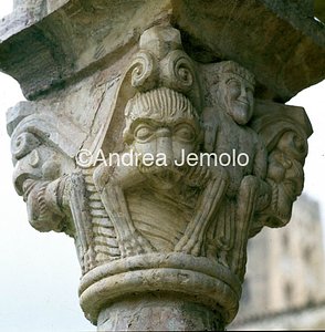 Abbazia Capitelli del chiostro | Andrea Jemolo