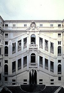 Palazzo della Consulta Lato del cortile verso lo scalone | Andrea Jemolo