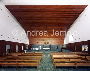 Chiesa e centro parrocchiale di Santa Maria Josepha Grande vetrata della chiesa | Andrea Jemolo