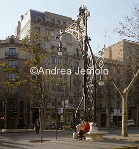 Modernist streetlights on Passeig de Gràcia  | Andrea Jemolo