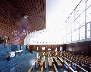 Chiesa e centro parrocchiale di Santa Maria Josepha Aula - visione laterale | Andrea Jemolo