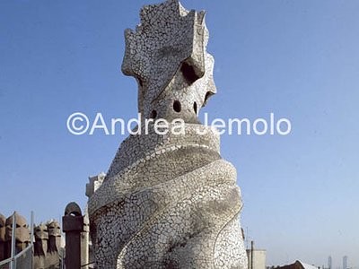 Milà house Fireplaces | Andrea Jemolo