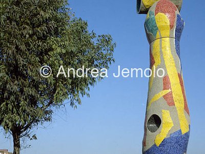Woman with bird  | Andrea Jemolo