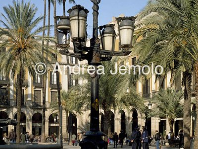 Lamp post in Plaça Real  | Andrea Jemolo