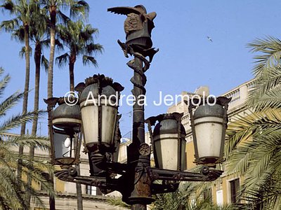 Lamp post in Plaça Real  | Andrea Jemolo