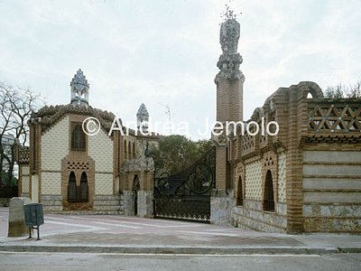 Guell Pavillons Entrance | Andrea Jemolo