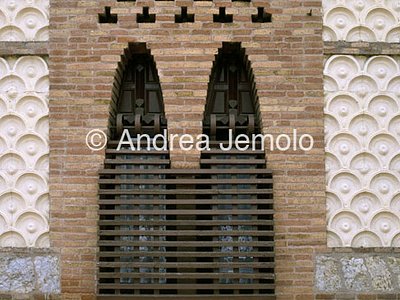 Guell Pavillons Entrance - Detail | Andrea Jemolo