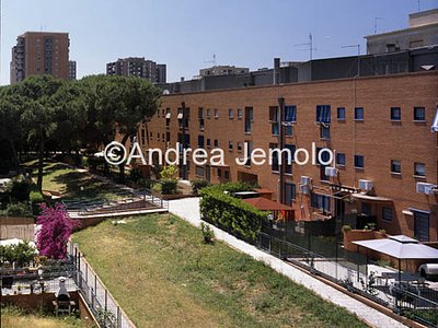Residential complex La Casa intorno agli alberi Interior courtyard | Andrea Jemolo