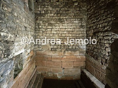 Jewish bath - Tauchbad Room with ritual tub | Andrea Jemolo