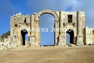 Arco di Adriano Veduta d'insieme | Andrea Jemolo